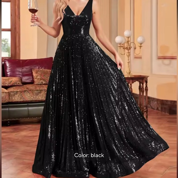 Dresses & Skirts - NWOT 🖤 Elegant Black Sequin Evening Gown.
